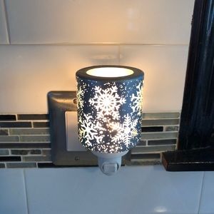 Scentsy Wax Warmer plug-in. Mint condition